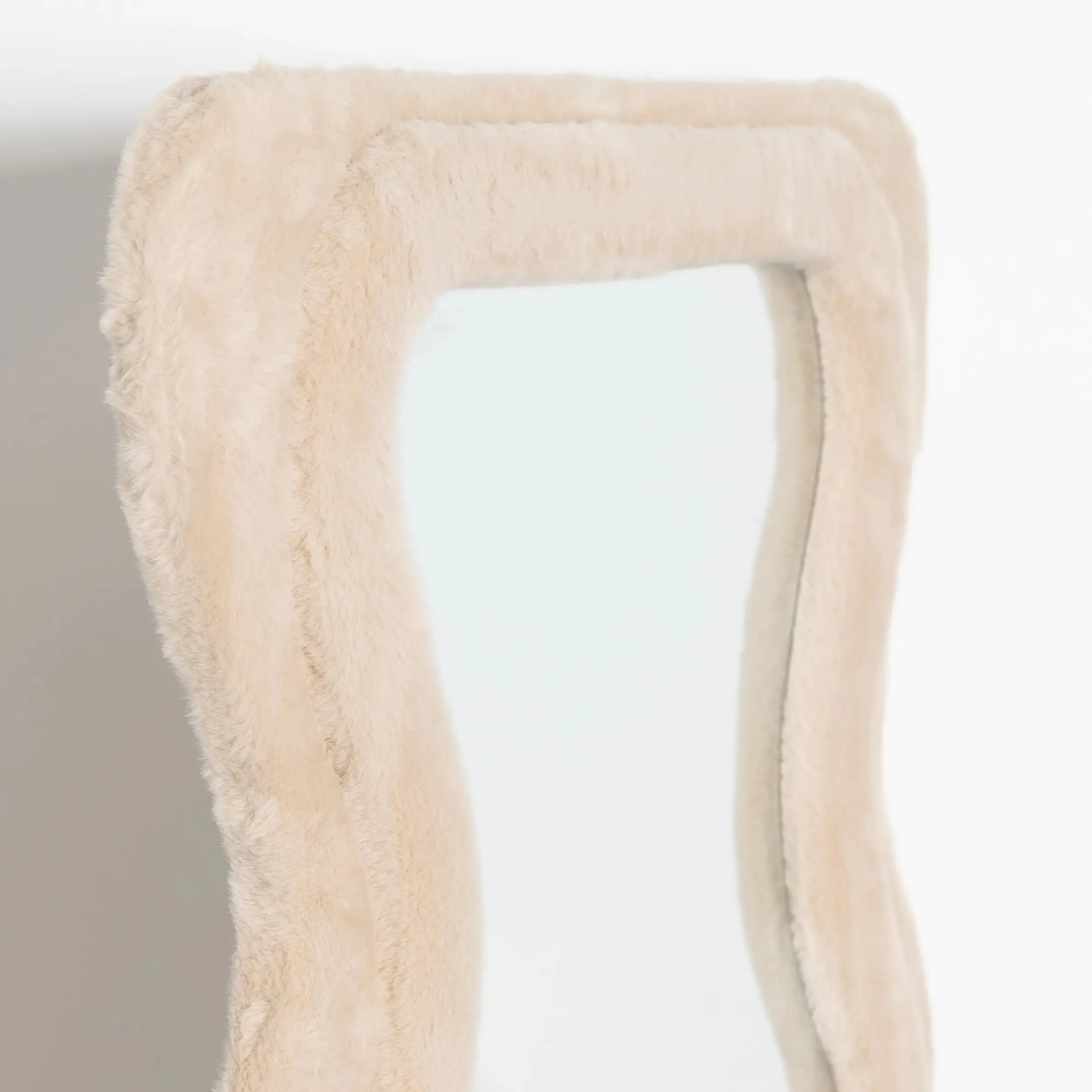 Kinked Wavy Fur Full Length Mirror Champagne | GigiandTom New
