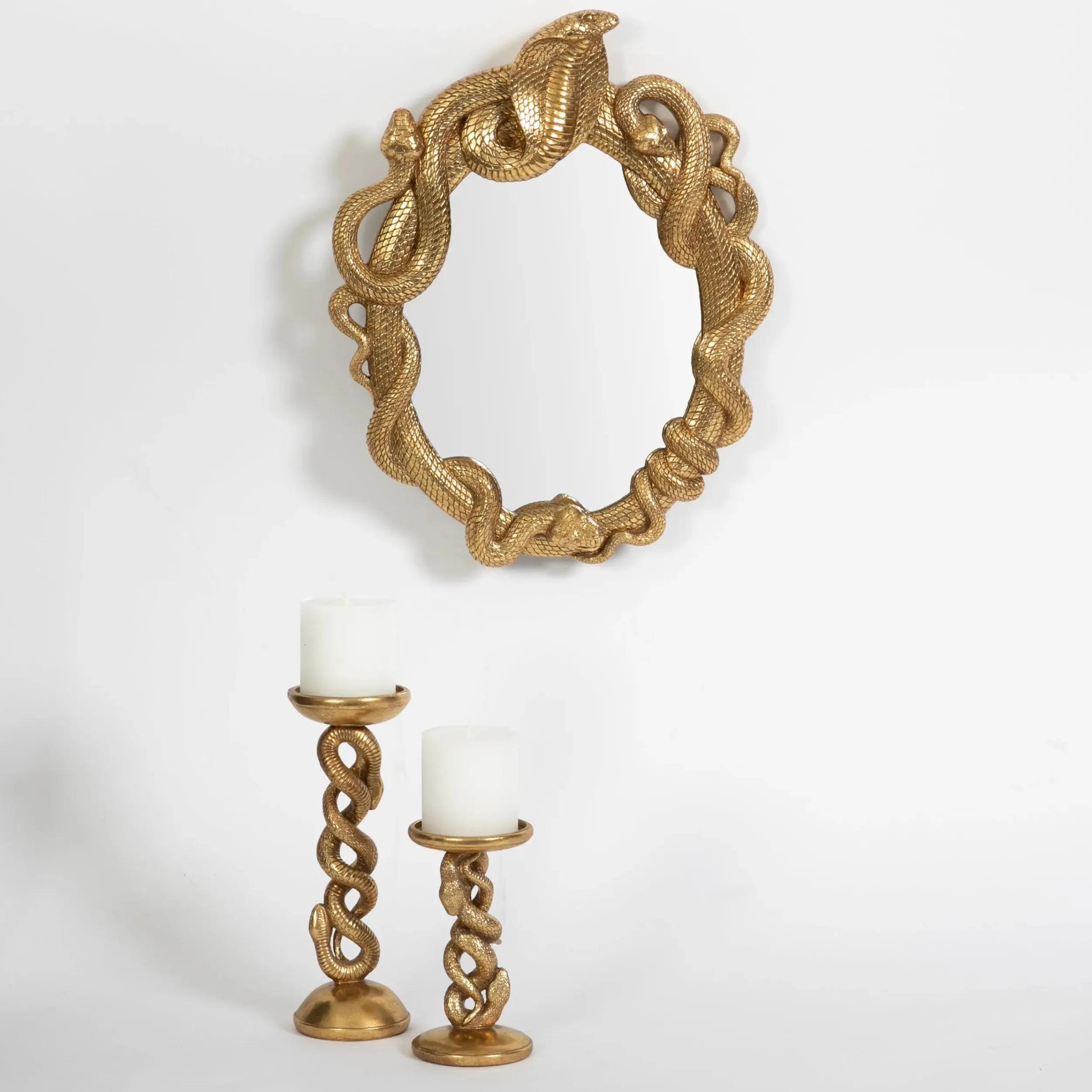 Medusa Oval Resin Wall Mirror | GigiandTom Fashion